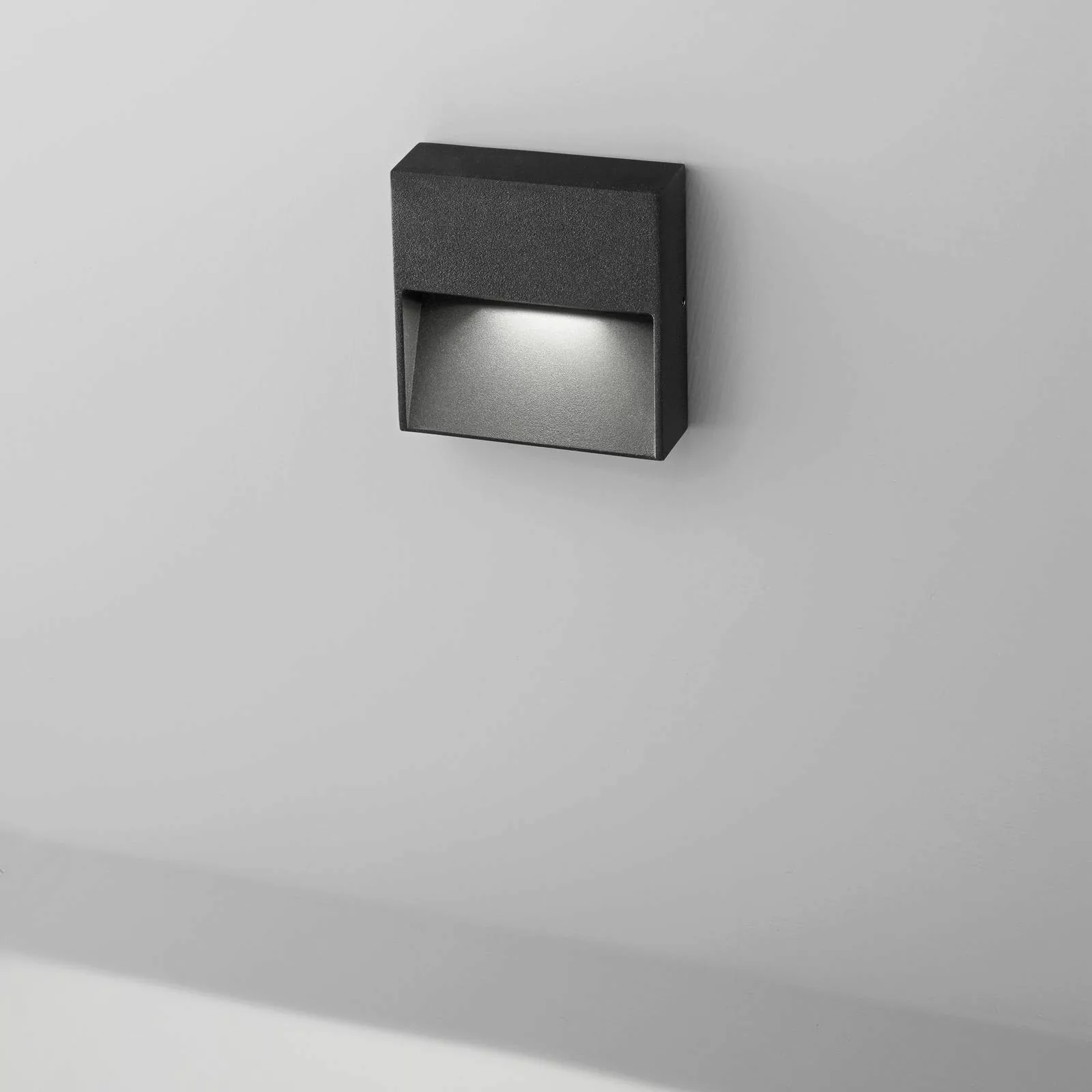 Egger LED-Außenwandlampe Vigo Q schwarz 11x11 cm Alu 3.000 K günstig online kaufen