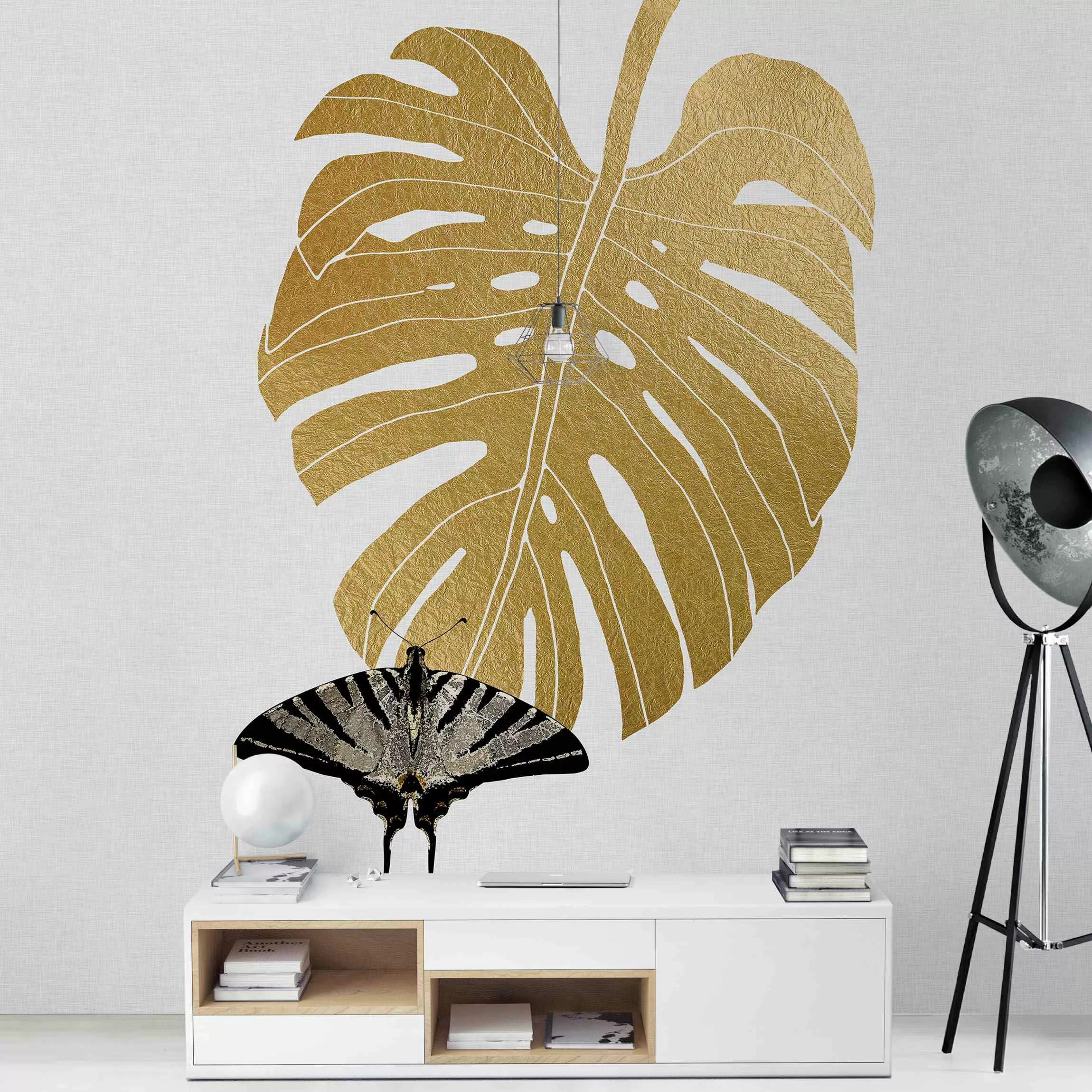 Fototapete Goldene Monstera mit Schmetterling günstig online kaufen