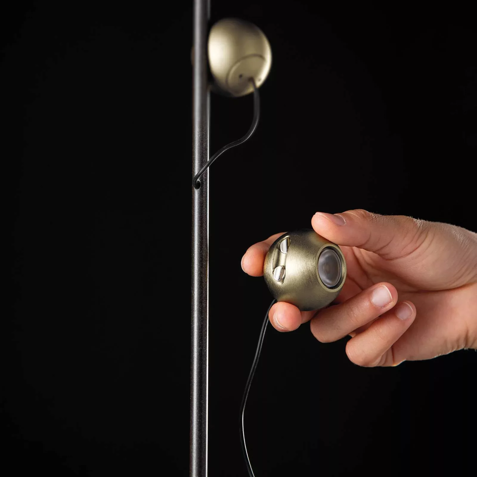 LED-Stehleuchte Magnetic, bronze/gold günstig online kaufen