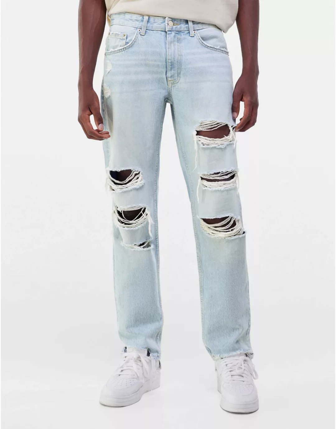 Bershka – Jeans mit 90er-Schnitt und Abnutzungen in Blau günstig online kaufen