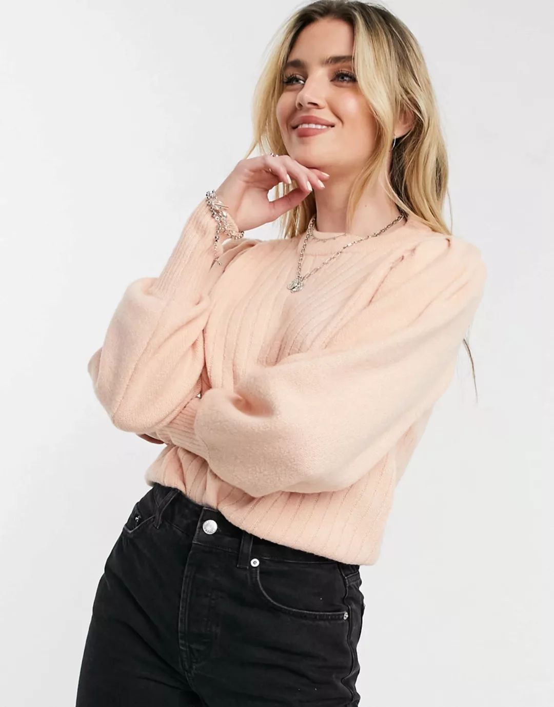 ASOS DESIGN – Pullover mit voluminösen Ärmeln in Zartrosa günstig online kaufen