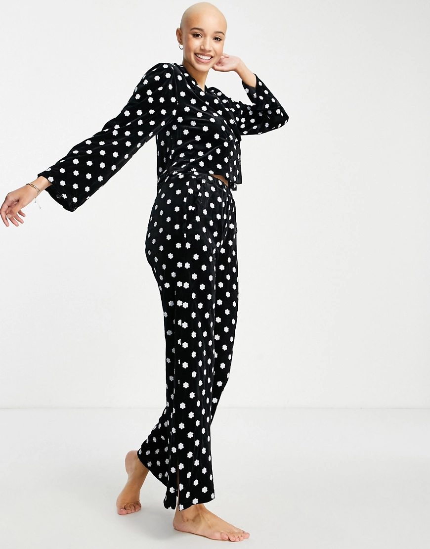 Lost Ink – Bestickter Pyjama aus Samt mit Punktemuster-Schwarz günstig online kaufen