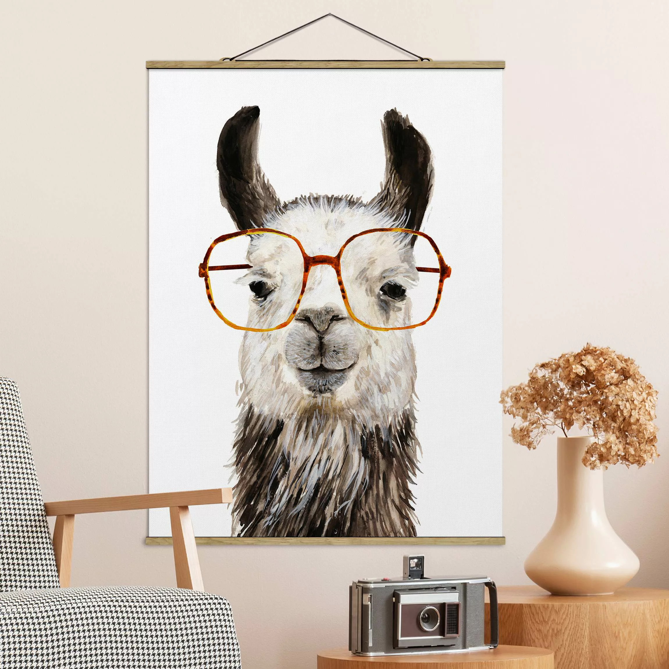 Stoffbild Tiere mit Posterleisten - Hochformat Hippes Lama mit Brille IV günstig online kaufen