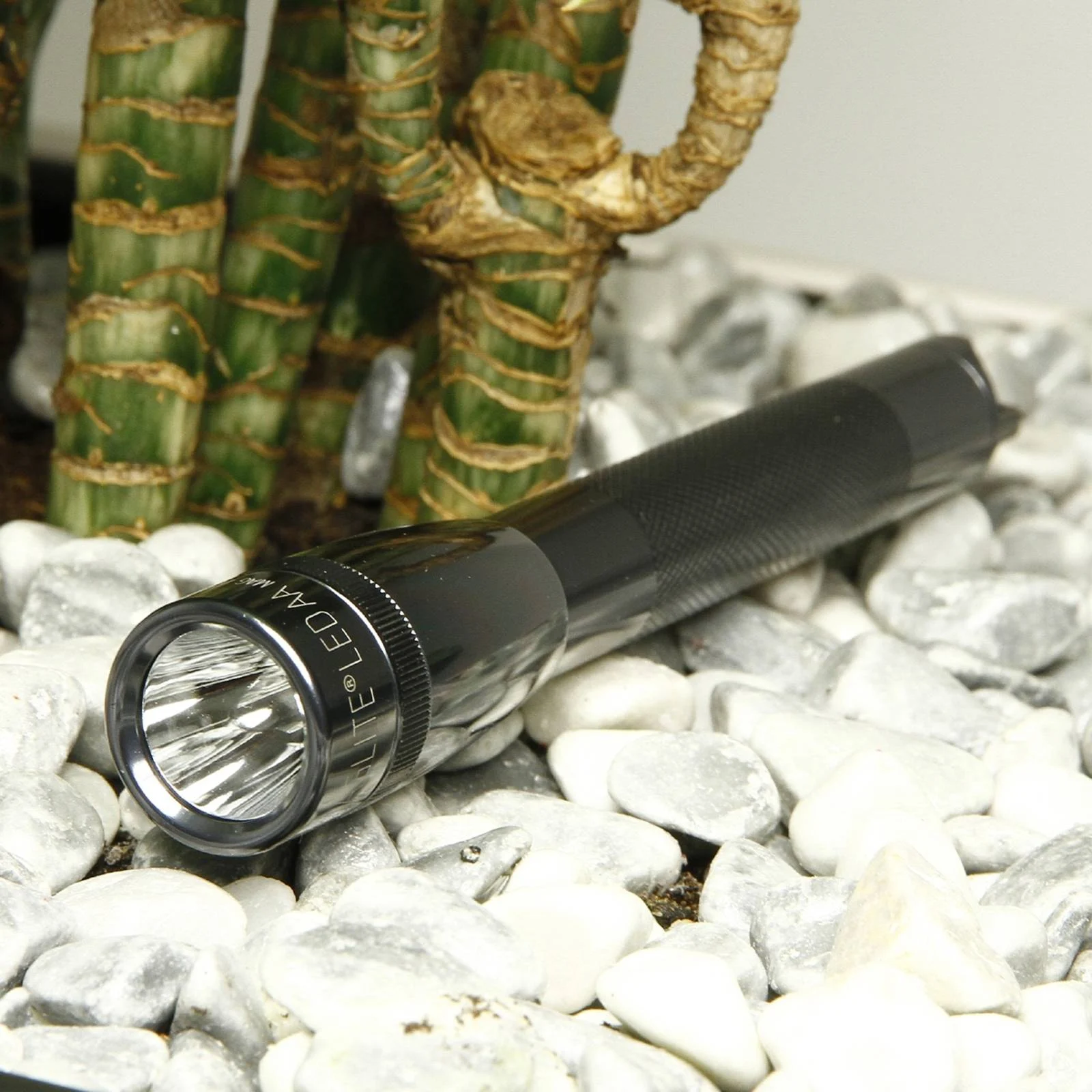 Maglite LED-Taschenlampe Mini, 2-Cell AA, Holster, grau günstig online kaufen