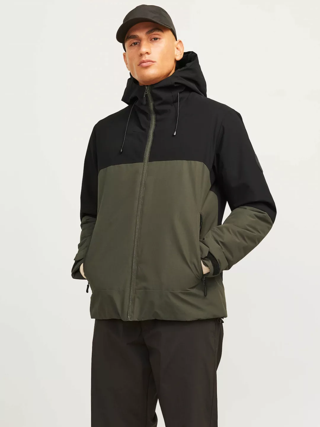 Jack & Jones Kurzjacke "JCOAIDEN TRANSITIONAL JACKET SN", mit Kapuze günstig online kaufen