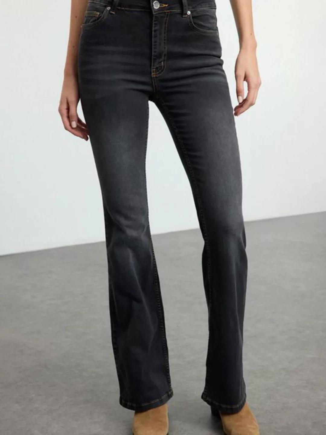 Trendyol Bootcut-Jeans (1-tlg) Plain/ohne Details günstig online kaufen