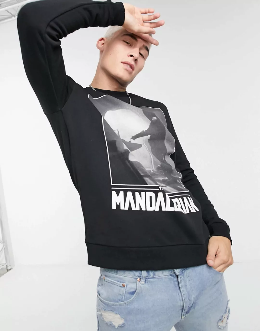 ASOS DESIGN – Schwarzes Sweatshirt mit „Mandalorian"-Aufdruck günstig online kaufen