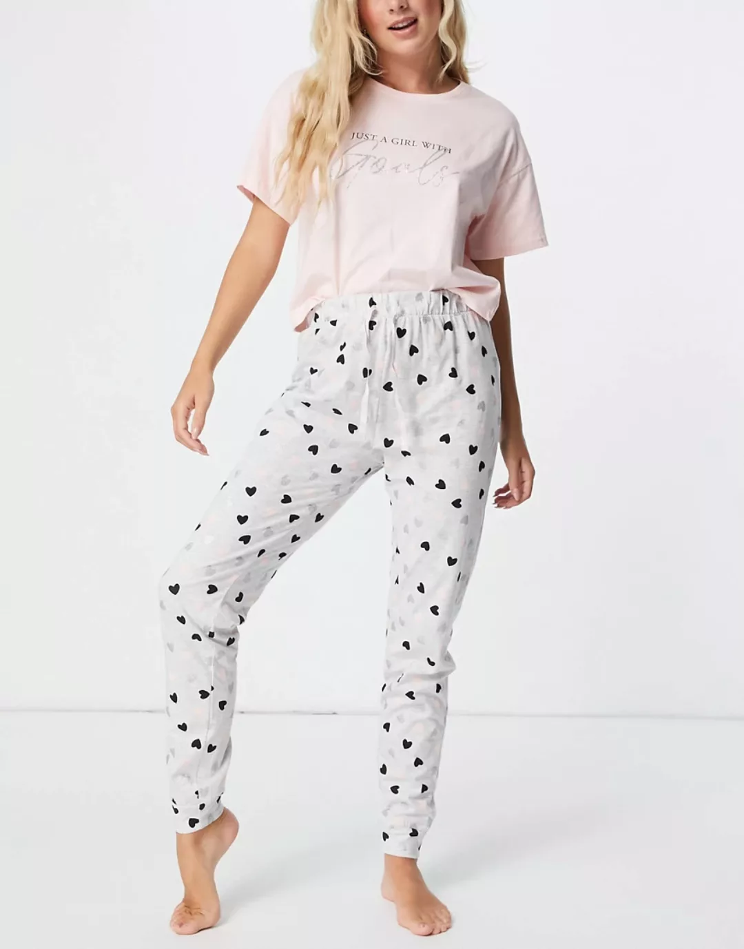 New Look – Rosa Pyjama-Set im Jogging-Stil mit „This girl has goals”-Slogan günstig online kaufen