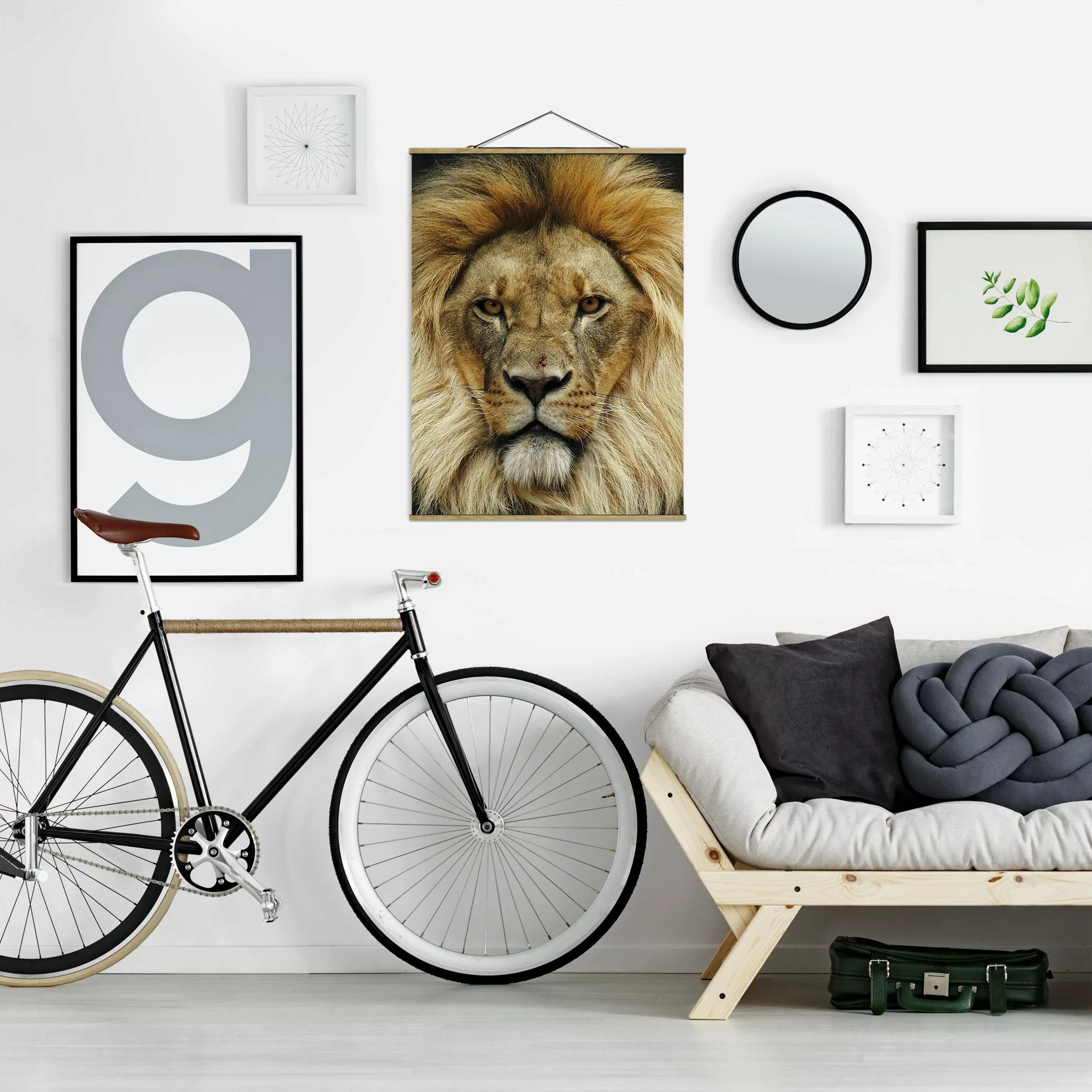 Stoffbild Tiere mit Posterleisten - Hochformat Wisdom of Lion günstig online kaufen