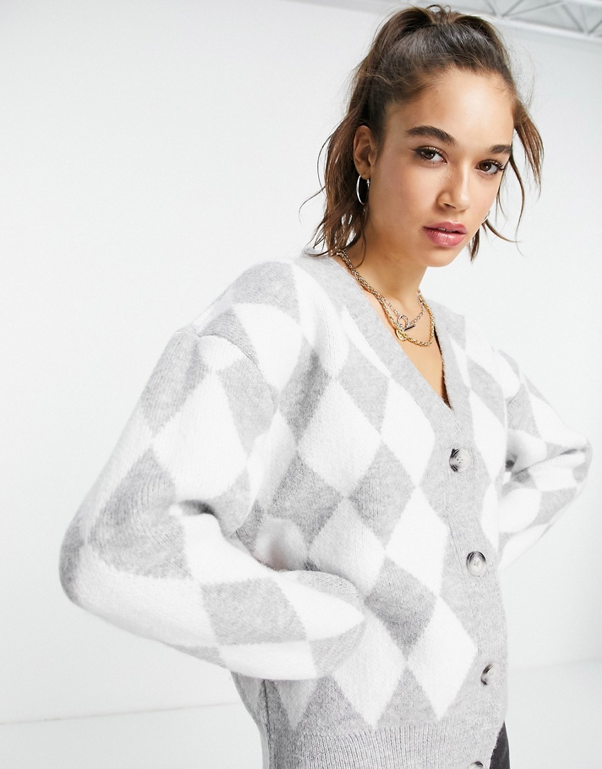 Topshop – Strickjacke in Kalkgrau mit farblich abgestimmtem Argyle-Rautenmu günstig online kaufen