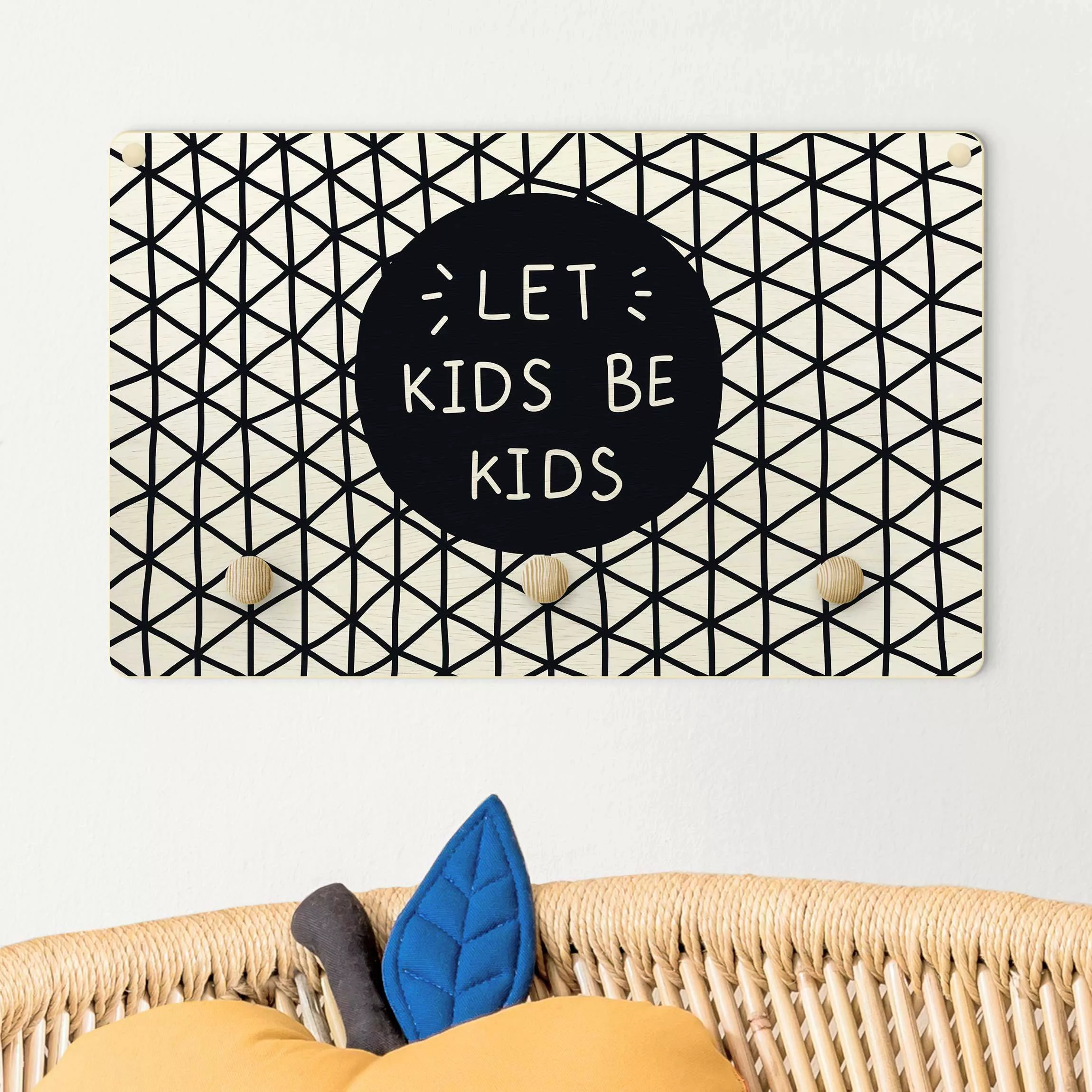 Kindergarderobe Holz Spruch Let Kids Be Kids mit Gitter Schwarz günstig online kaufen