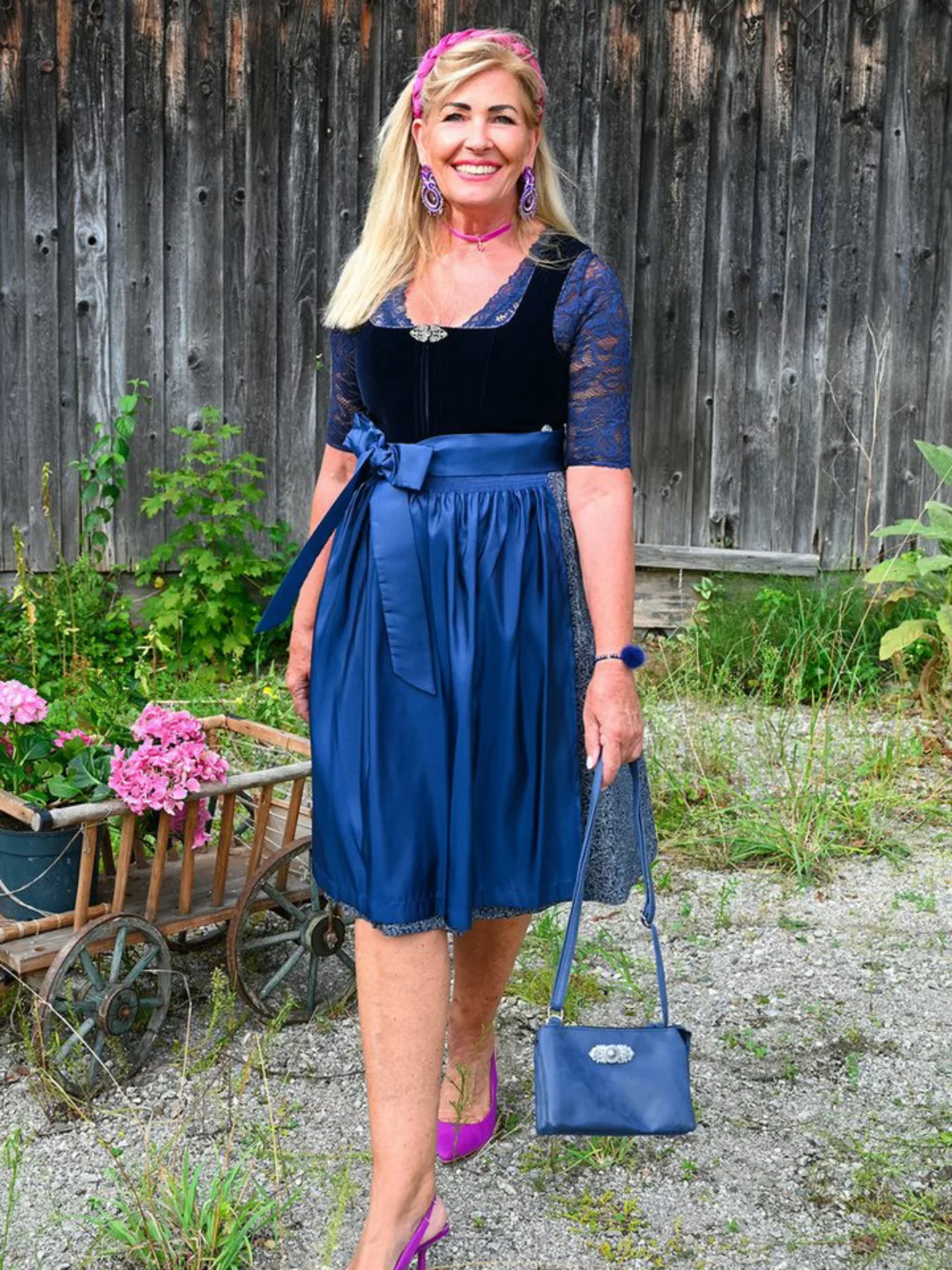 MarJo Dirndl Samt Elisabeth in Blau günstig online kaufen