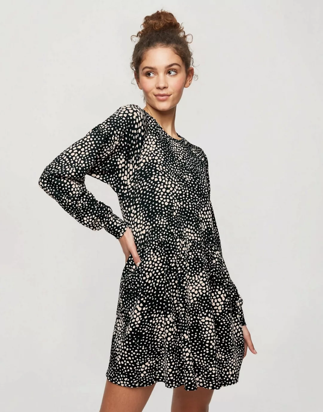 Miss Selfridge – Hängerkleid in Schwarz mit Animalprint günstig online kaufen