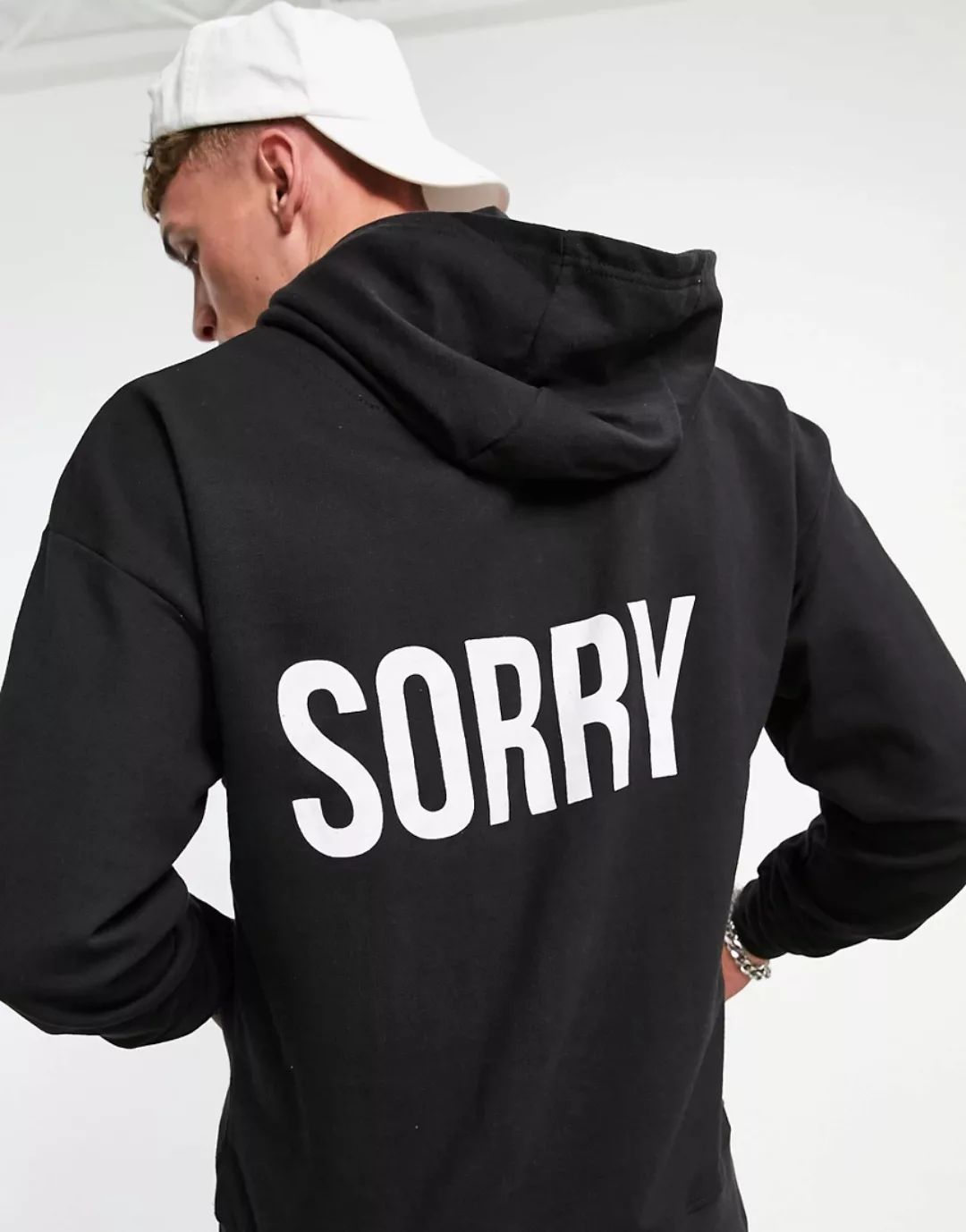 Night Addict – Sorry not sorry – Kapuzenpullover mit Rückenprint in Schwarz günstig online kaufen