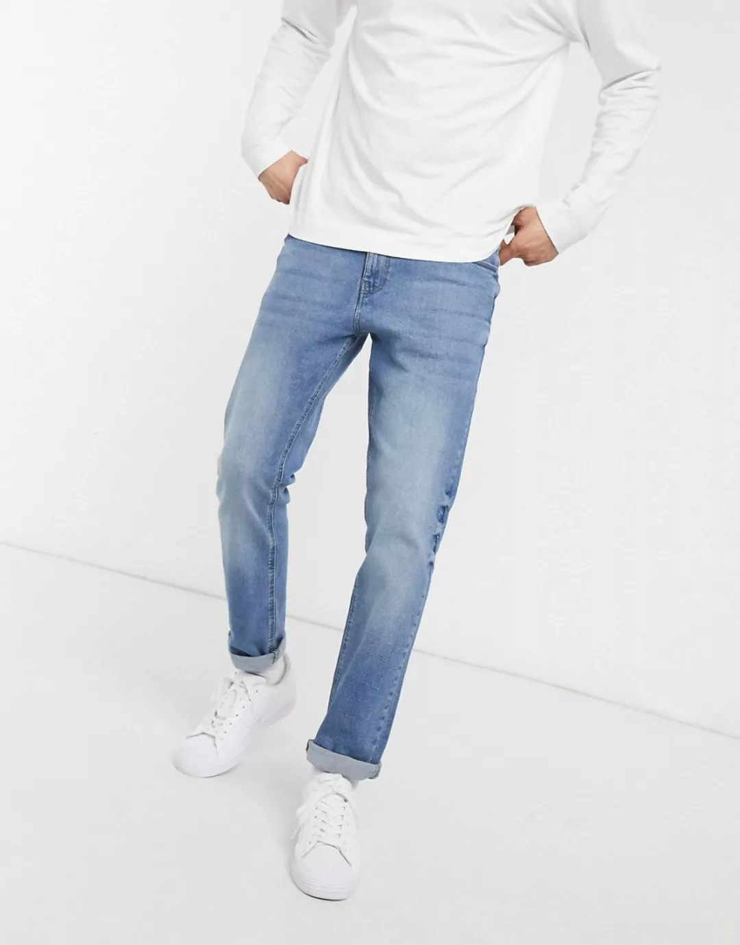 ASOS DESIGN – Schmale Stretch-Jeans in verwaschenem Mittelblau günstig online kaufen