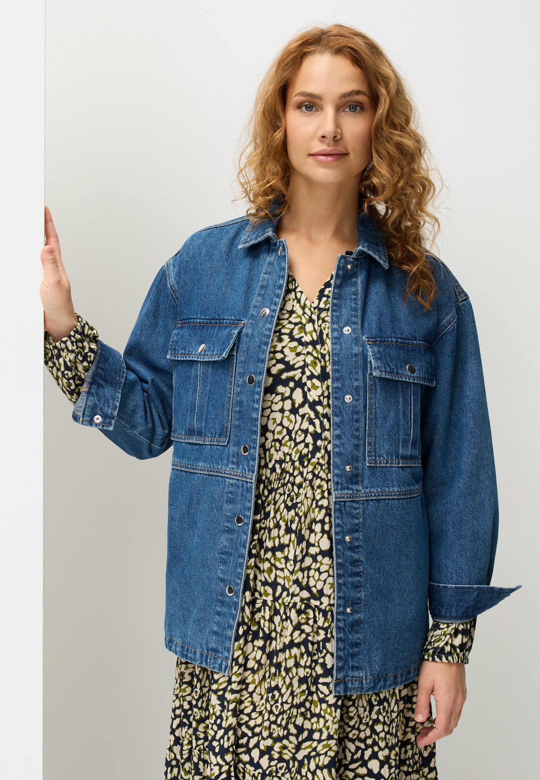 LASCANA Jeansjacke, mit seitlichen Schlitzen günstig online kaufen