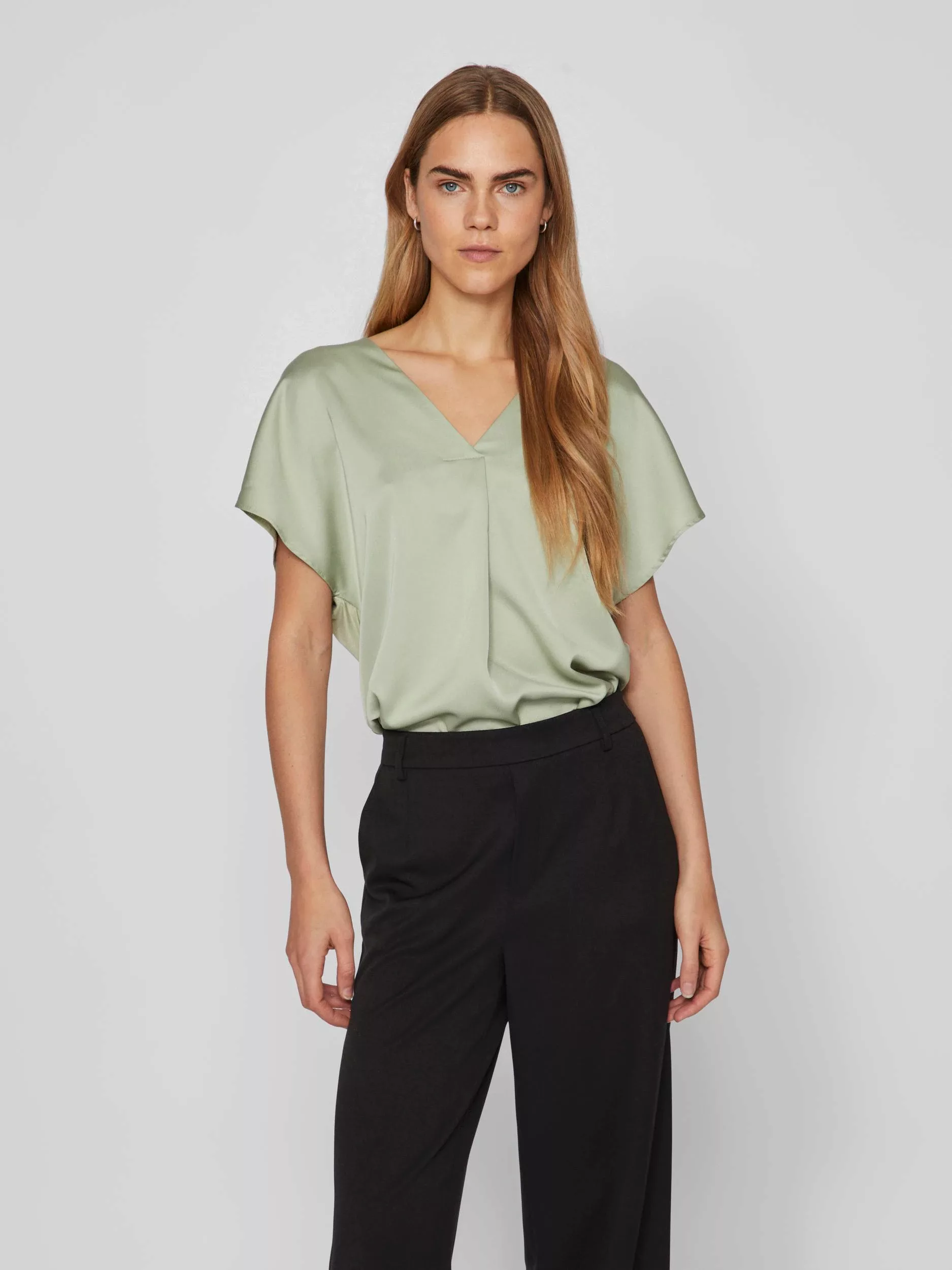 Vila V-Shirt "VIELLETTE V-NECK S/S SATIN TOP - NOOS" günstig online kaufen