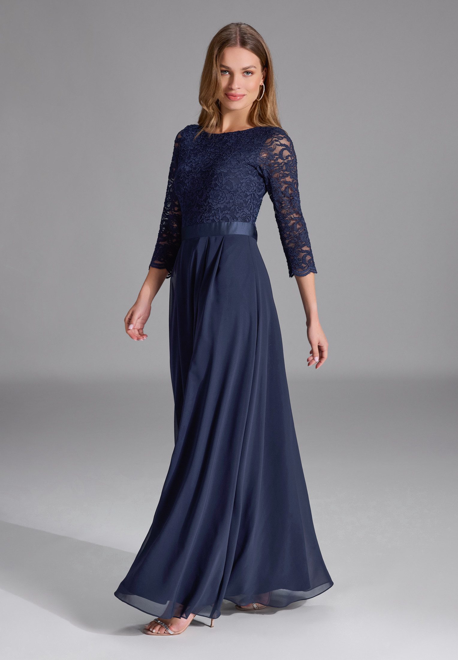SWING Abendkleid Taillierte Passform mit ausgestelltem günstig online kaufen
