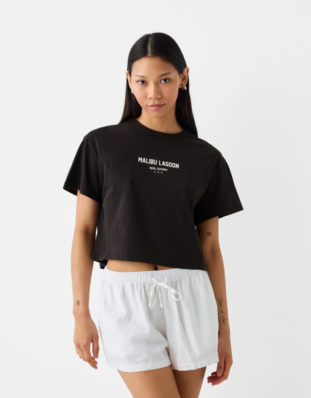 Bershka Cropped-T-Shirt Mit Kurzen Ärmeln Und Print Damen S Grau günstig online kaufen