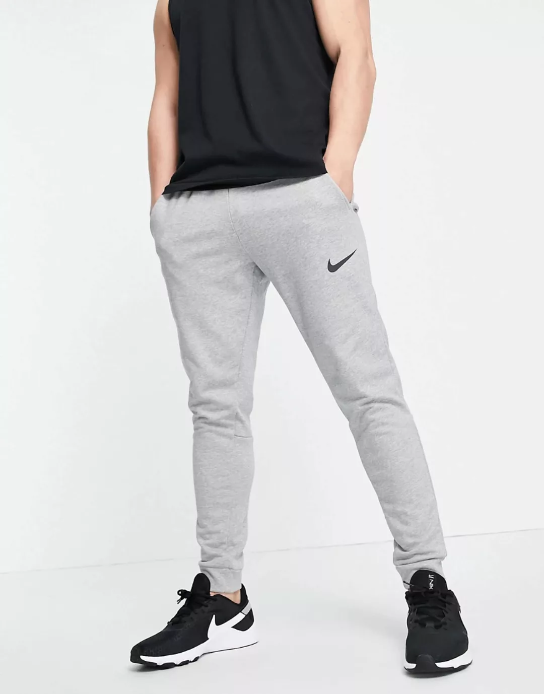 Nike Training – Dri-FIT – Schmal zulaufende Jogginghose in Hellgrau günstig online kaufen