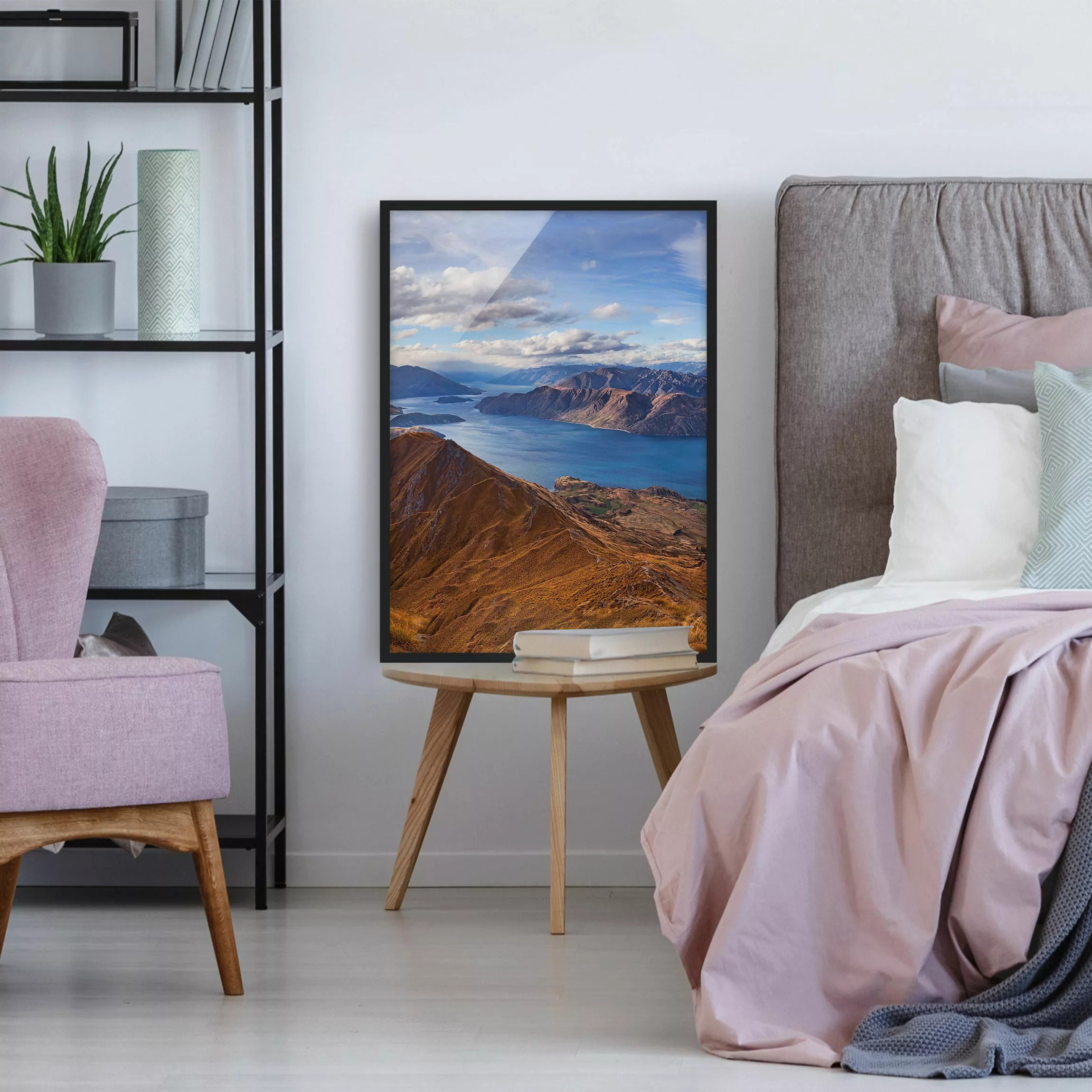 Bild mit Rahmen Strand - Hochformat Roys Peak in Neuseeland günstig online kaufen