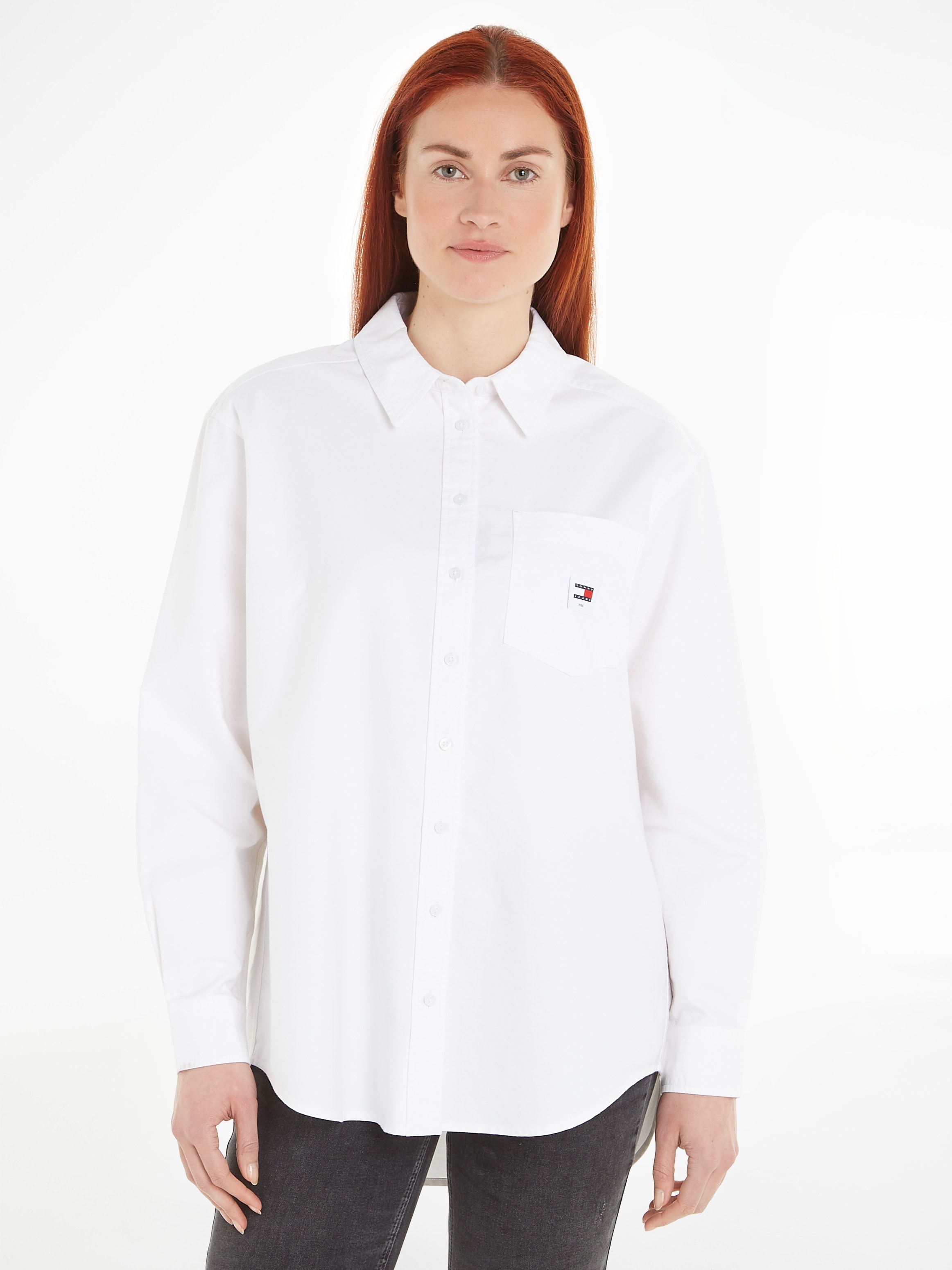 Tommy Jeans Blusentop "TJW BADGE BOYFRIEND SHIRT", mit Logostickerei günstig online kaufen