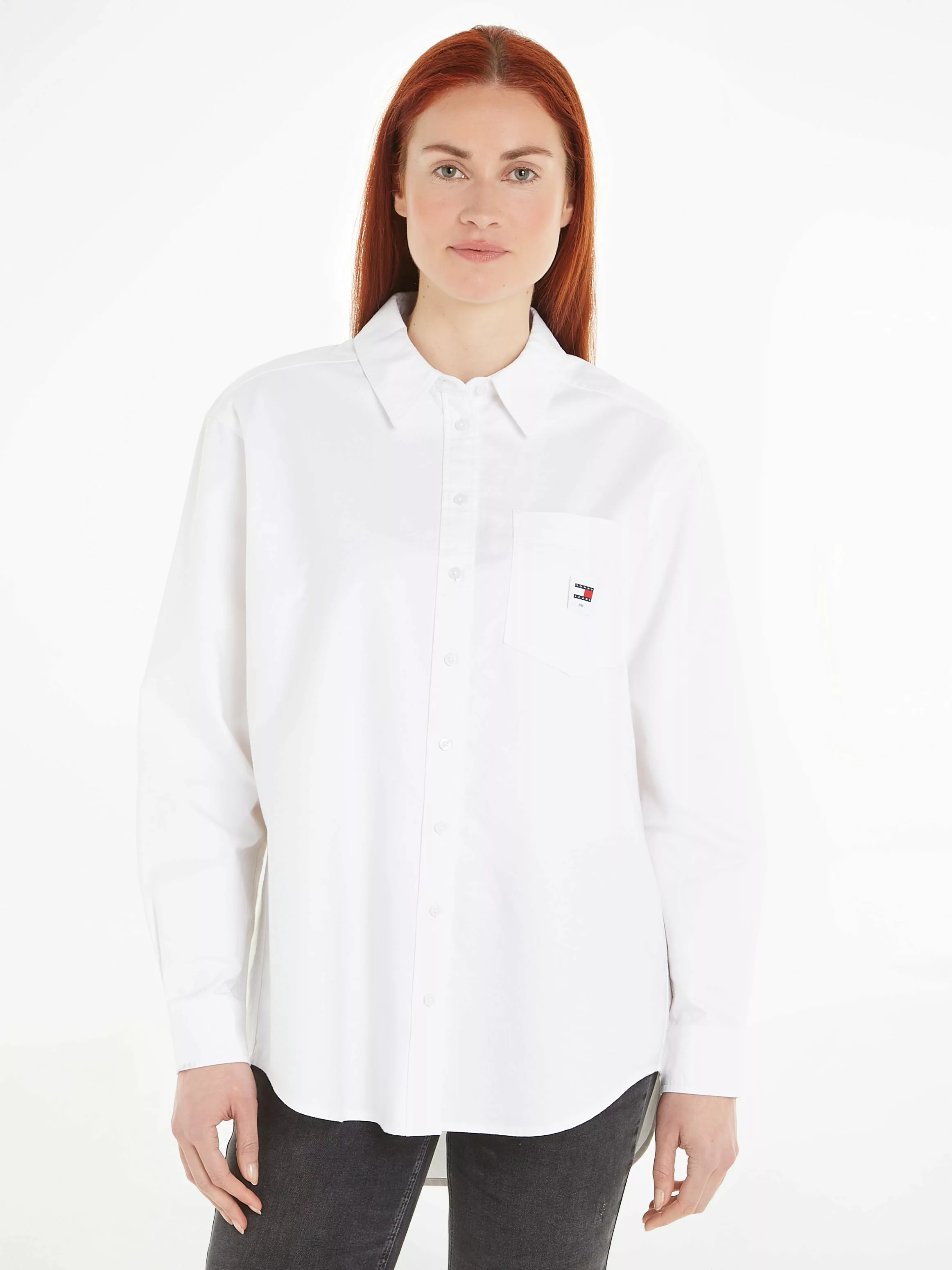 Tommy Jeans Blusentop "TJW BADGE BOYFRIEND SHIRT", mit Logostickerei günstig online kaufen