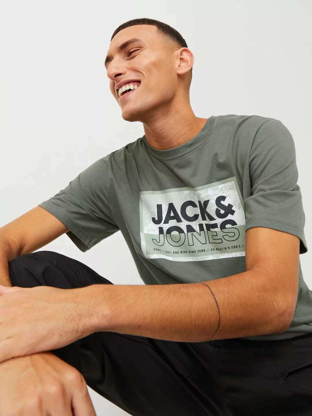 Jack & Jones Kurzarmshirt JCOLOGAN TEE SS CREW NECK SS24 LN günstig online kaufen