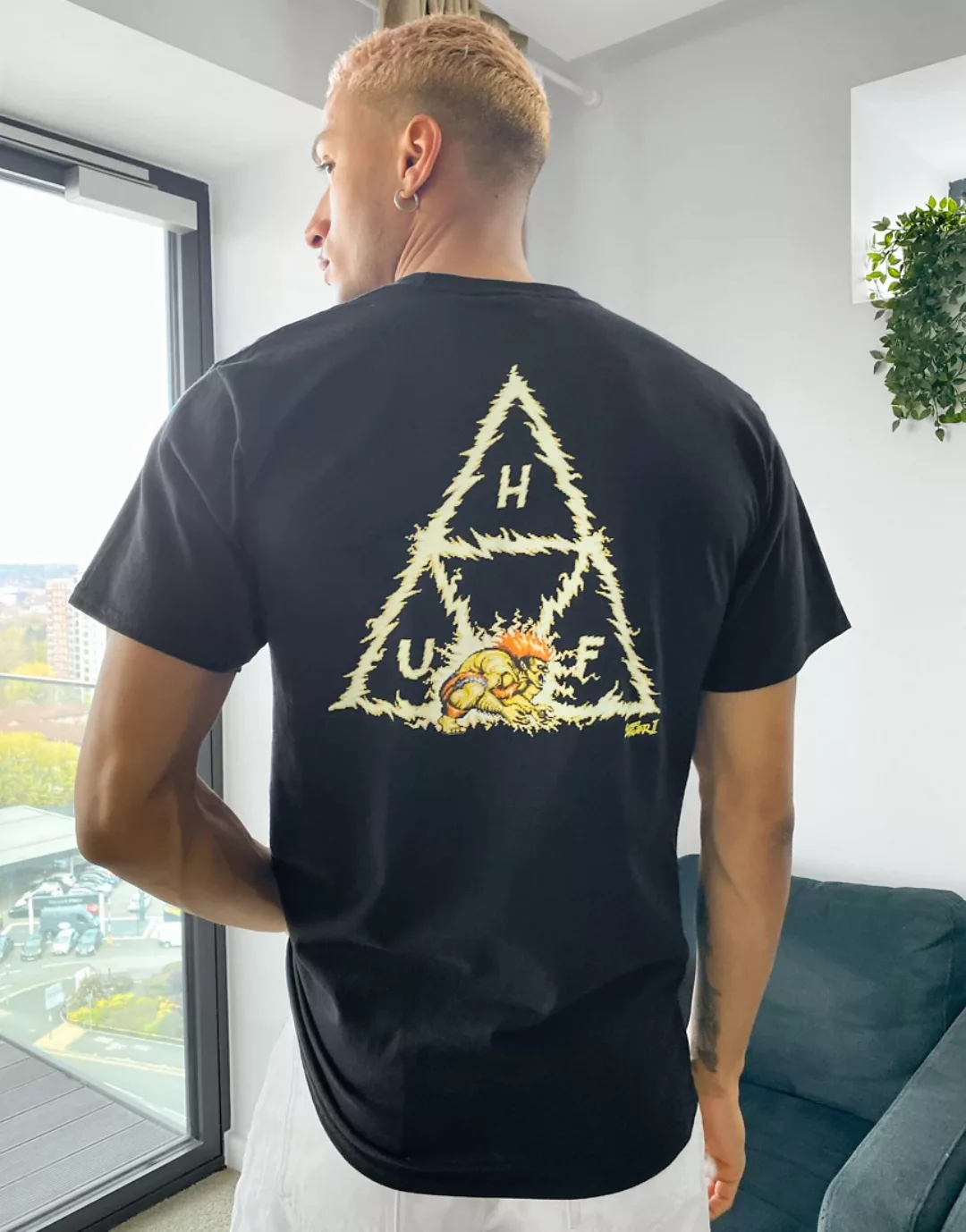 HUF x Street Fighter II – Blanka – T-Shirt mit dreifach-Dreieck in Schwarz günstig online kaufen