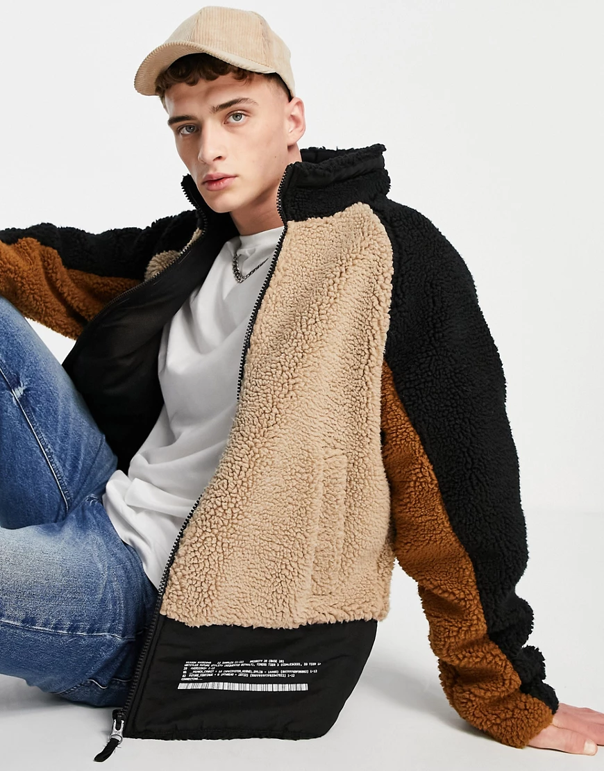 Topman – Teddyfell-Jacke mit Stehkragen und Farbblockdesign in Camel und Sc günstig online kaufen