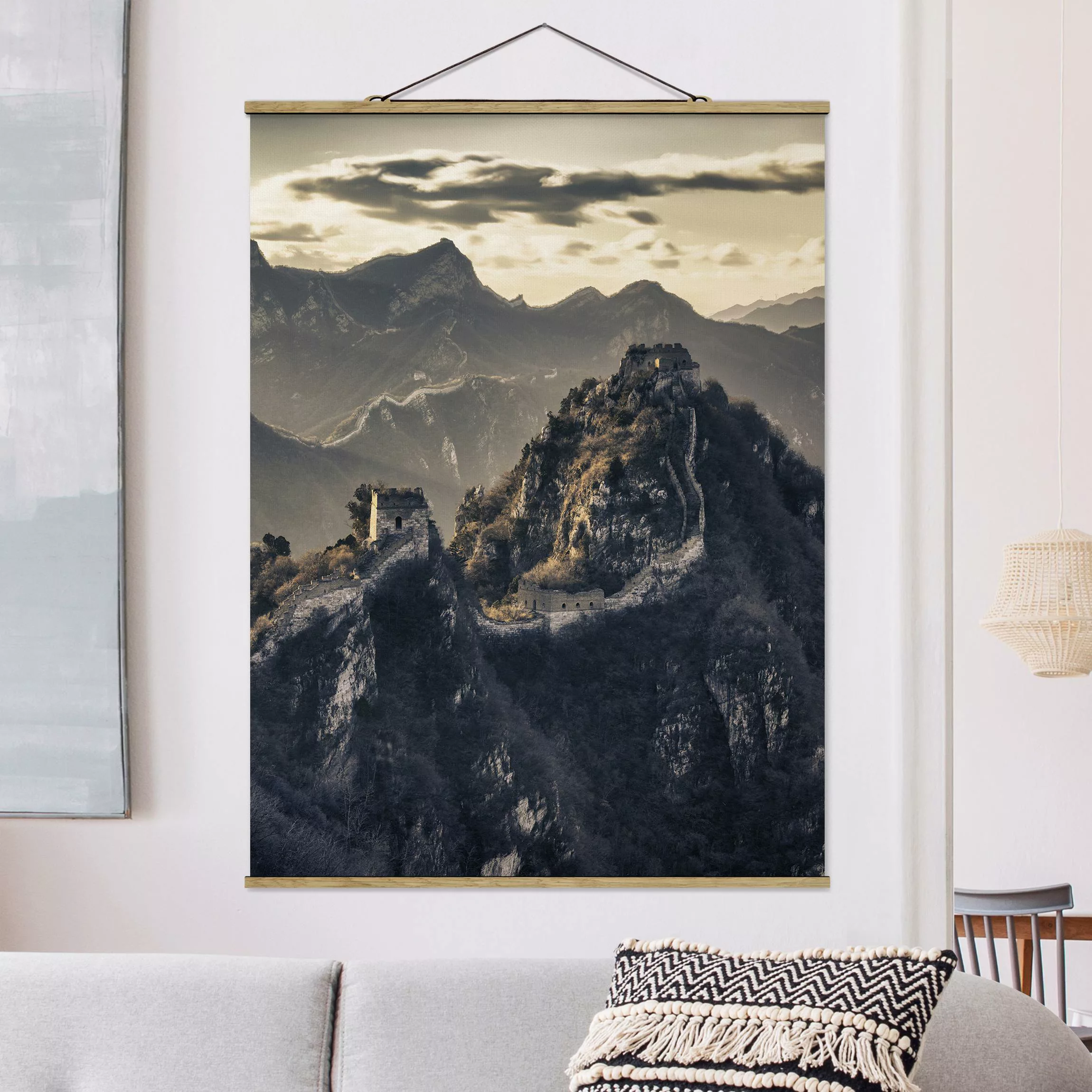 Stoffbild Berge mit Posterleisten - Hochformat Die große chinesische Mauer günstig online kaufen