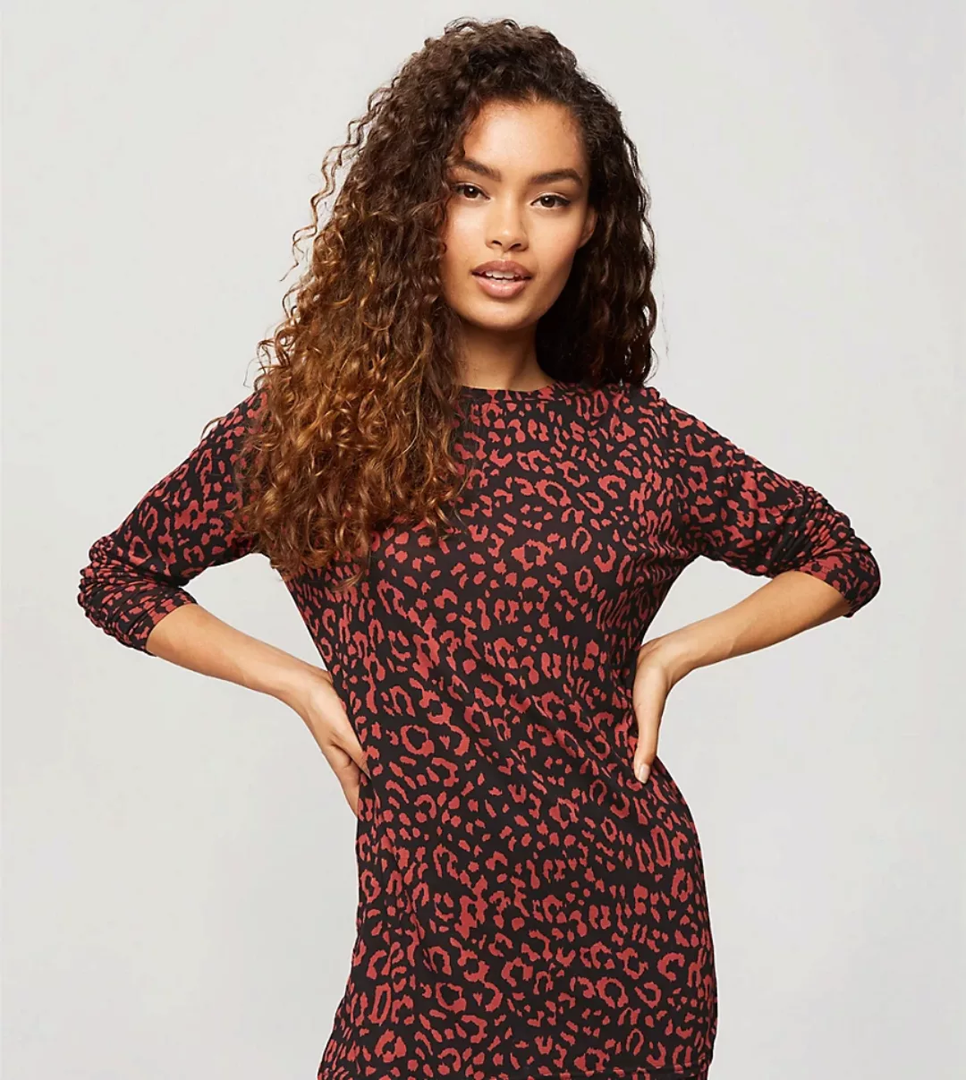 Miss Selfridge Petite – T-Shirt mit Leopardenmuster in Rot, Kombiteil-Schwa günstig online kaufen