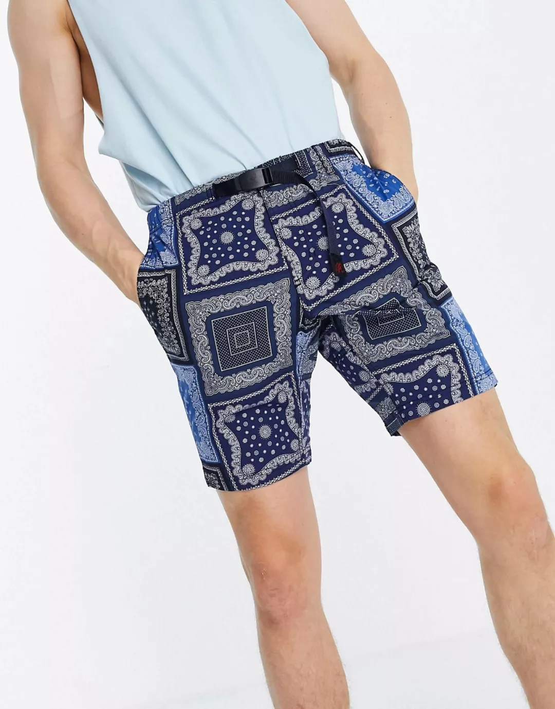 Gramicci – Weather – Bedruckte Shorts in Marineblau günstig online kaufen
