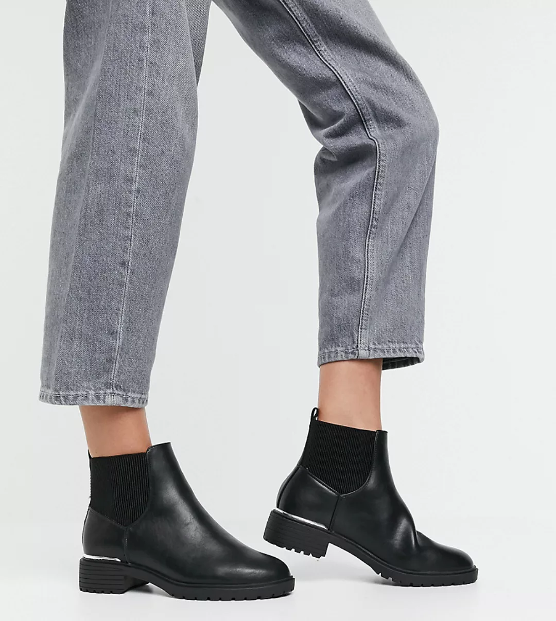 New Look – Schwarze Chelsea-Stiefel mit Metallbesatz in weiter Passform günstig online kaufen
