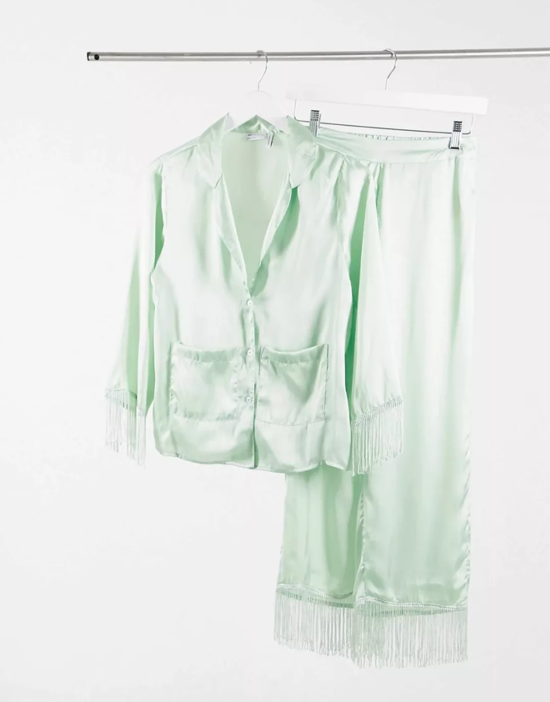 ASOS DESIGN – Hochwertiger Satin-Pyjama mit Fransen bestehend aus Hemd und günstig online kaufen