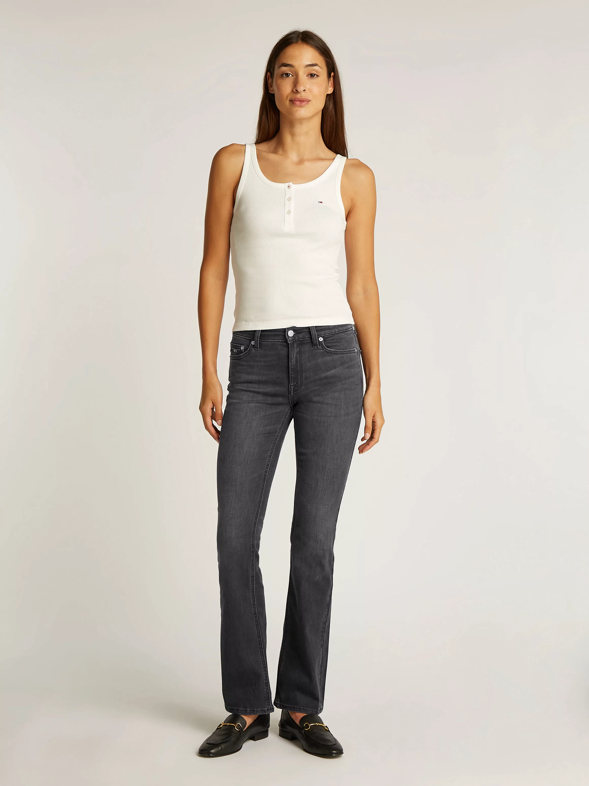 Tommy Jeans Bootcut-Jeans "Maddie Mid Rise Bootcut", in hellblauer Waschung günstig online kaufen