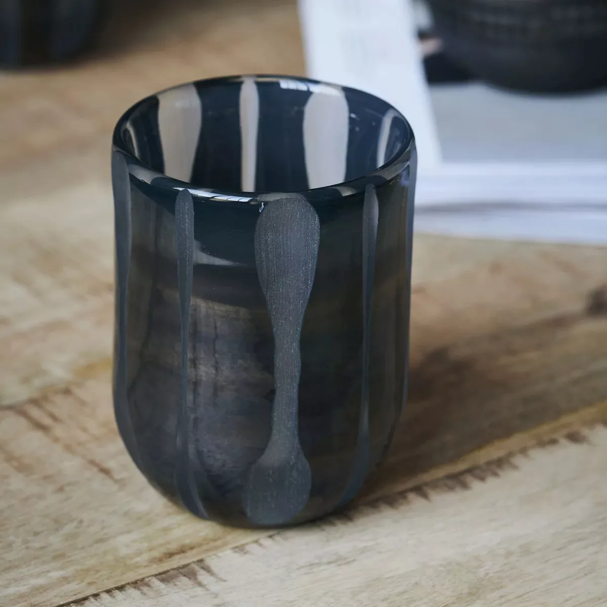 Teelichthalter Bai aus Glas mit Streifen in Grau günstig online kaufen