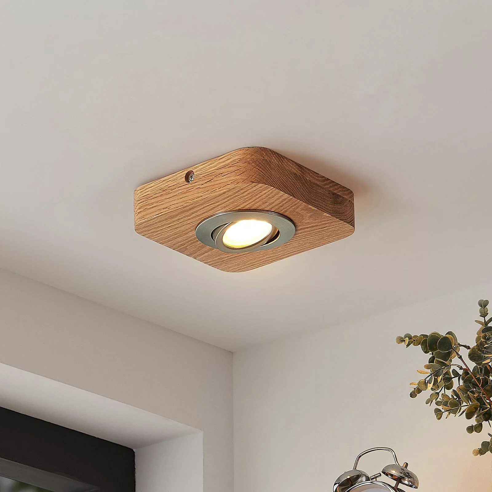 Lindby LED-Deckenleuchte Mikari, 14 cm, Holz, schwenkbar günstig online kaufen