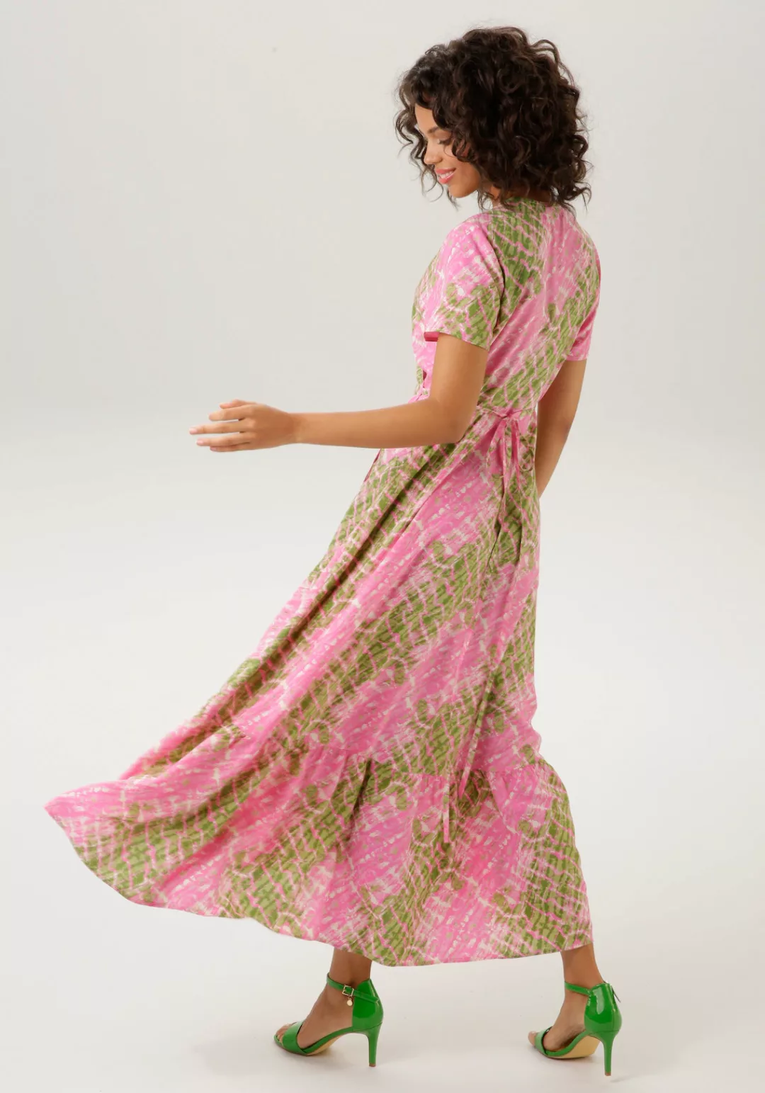 Aniston CASUAL Wickelkleid, mit farbharmonischem Batikdruck günstig online kaufen