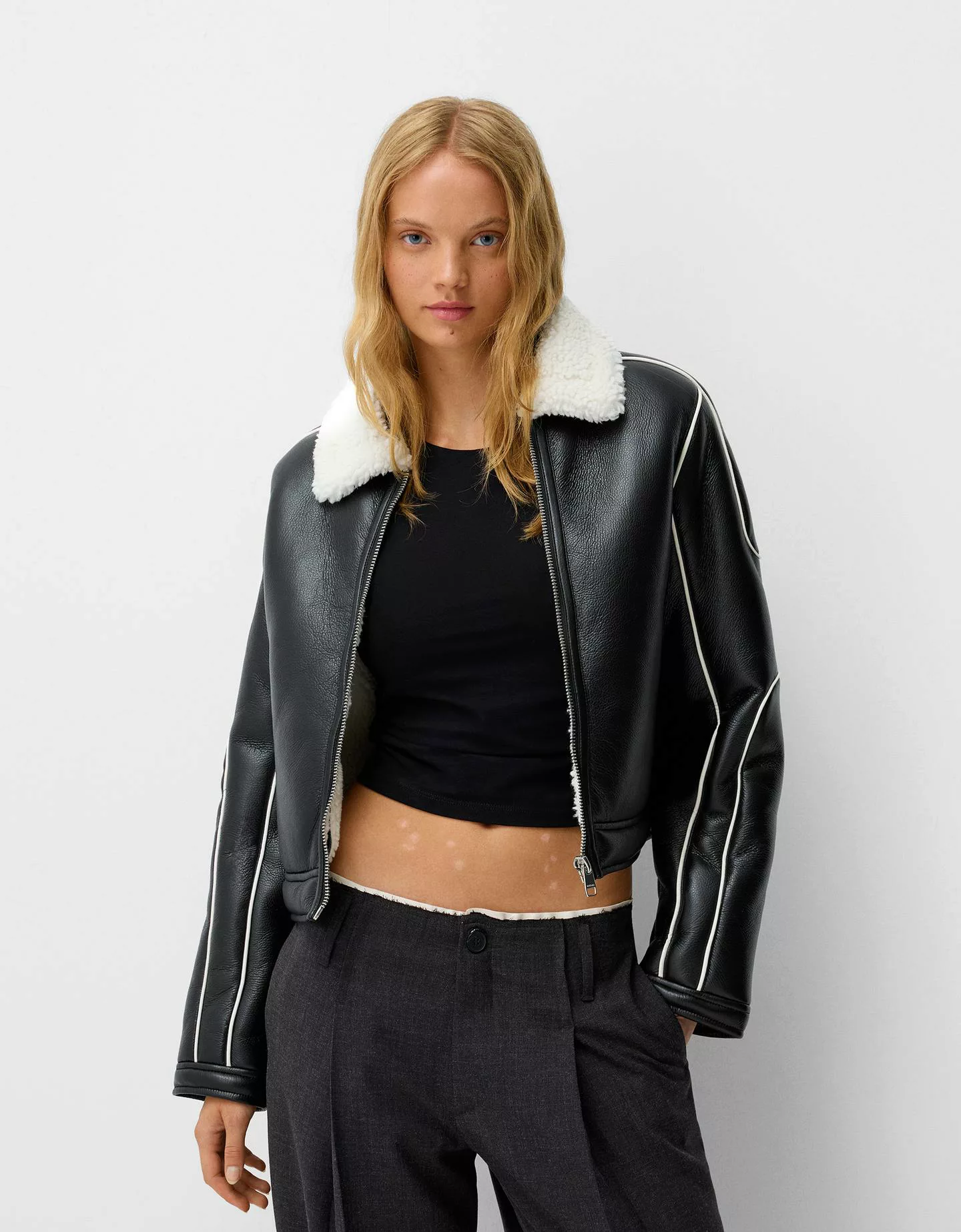 Bershka Doubleface-Jacke Aus Kunstleder Damen M Schwarz günstig online kaufen