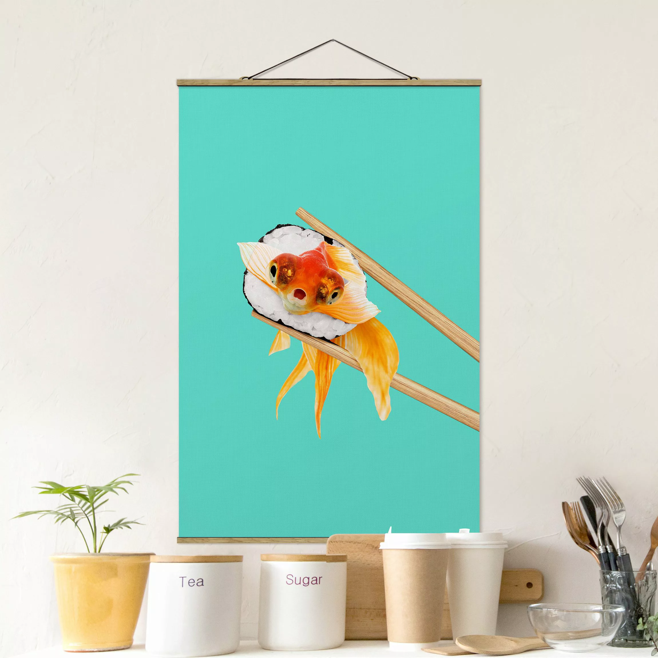 Stoffbild Tiere mit Posterleisten - Hochformat Sushi mit Goldfisch günstig online kaufen