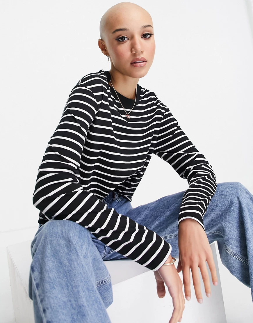 Miss Selfridge – Langärmliges Shirt mit Streifen in Schwarz und Weiß-Mehrfa günstig online kaufen