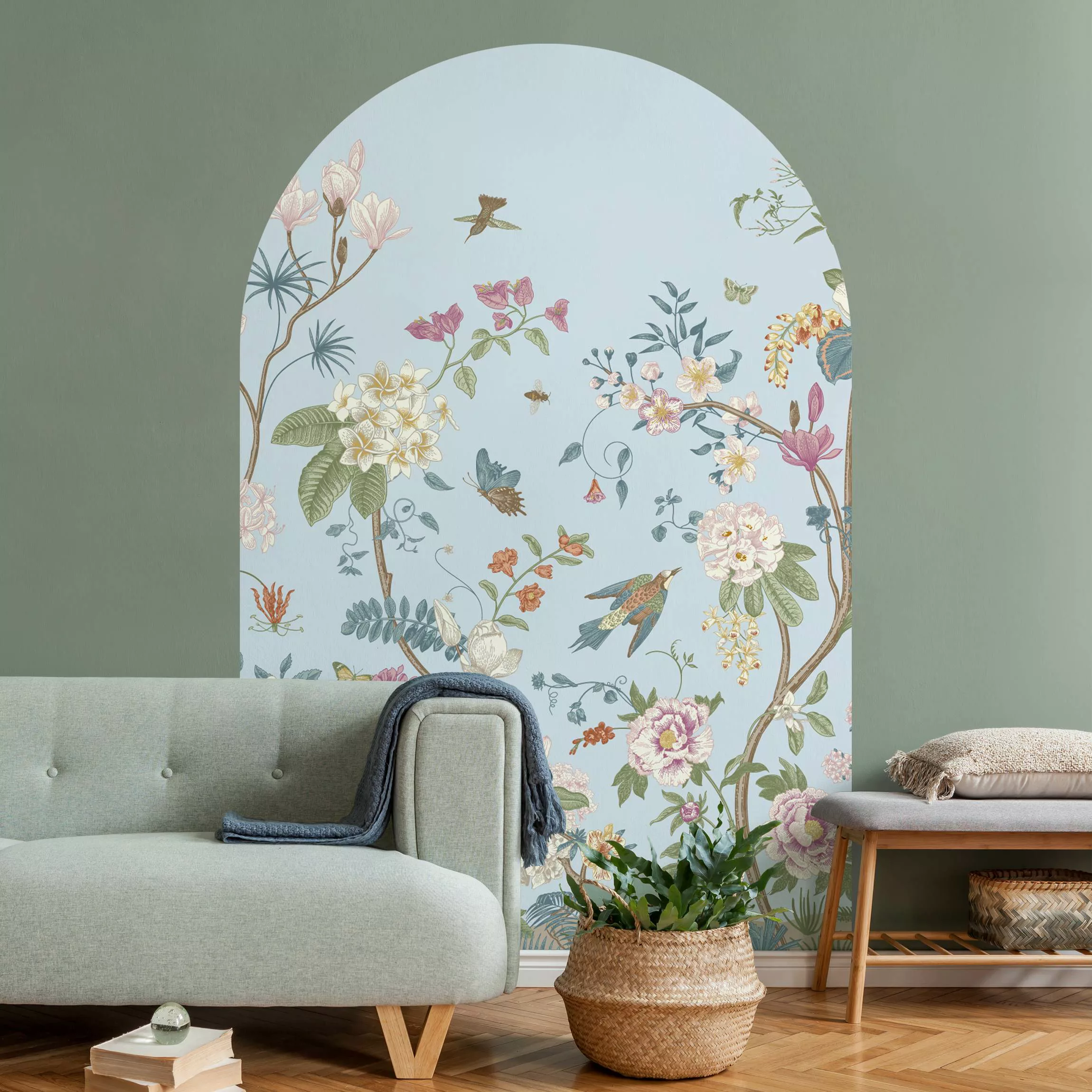 Rundbogen Tapete Illustrierte Blumen Chinoiserie auf Hellblau günstig online kaufen