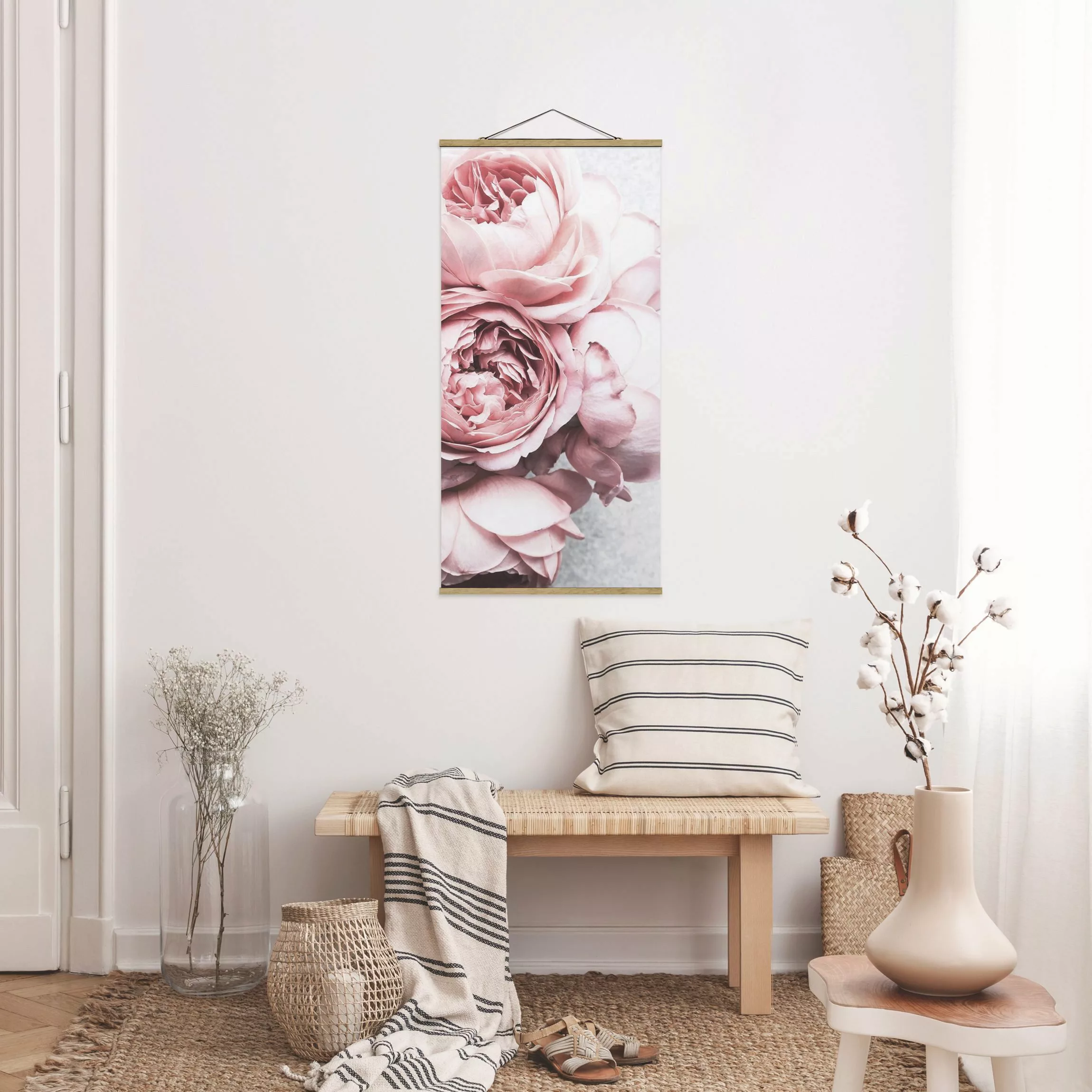 Stoffbild Blumen mit Posterleisten - Hochformat Rosa Pfingstrosenblüten Sha günstig online kaufen
