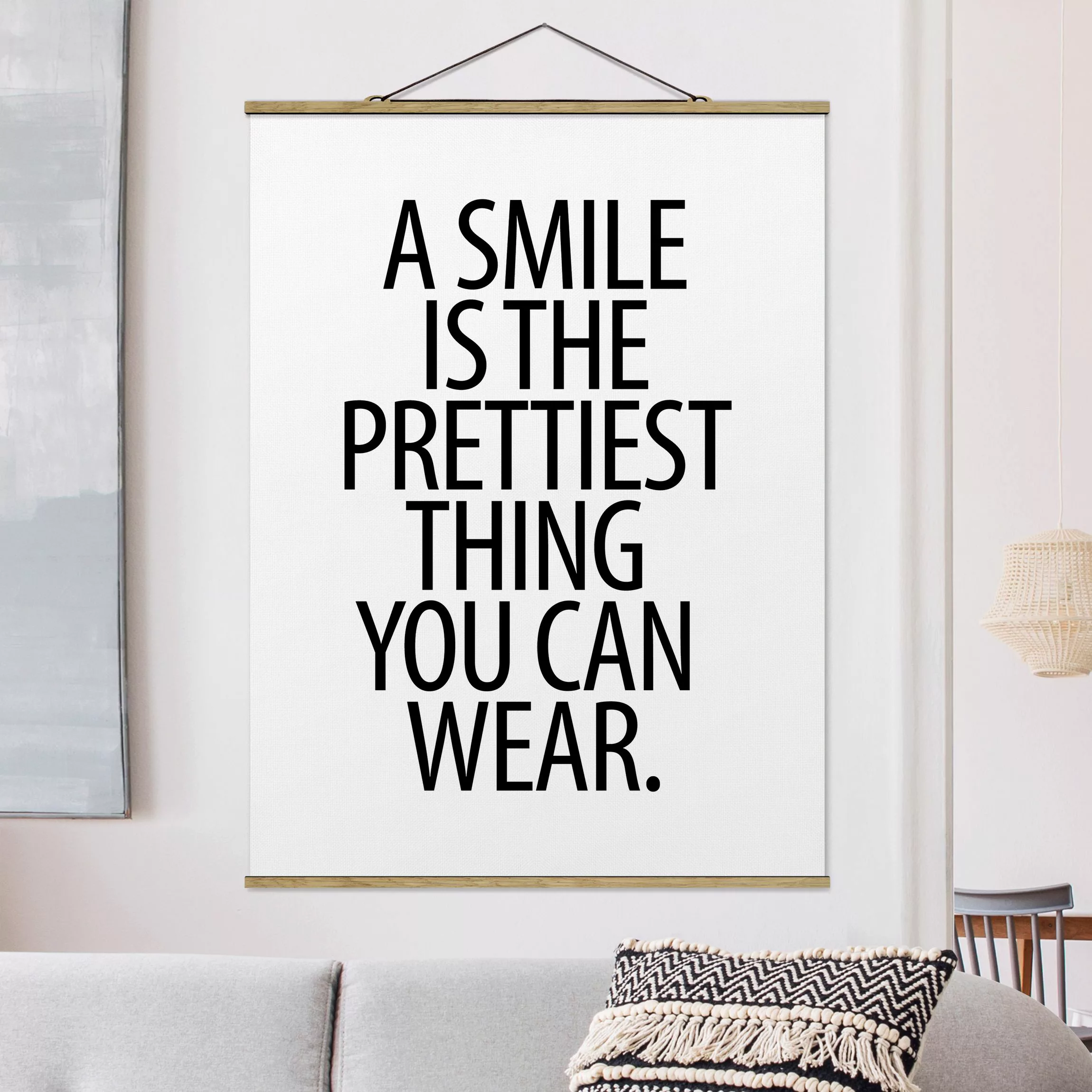 Stoffbild Spruch mit Posterleisten - Hochformat A Smile is the prettiest th günstig online kaufen