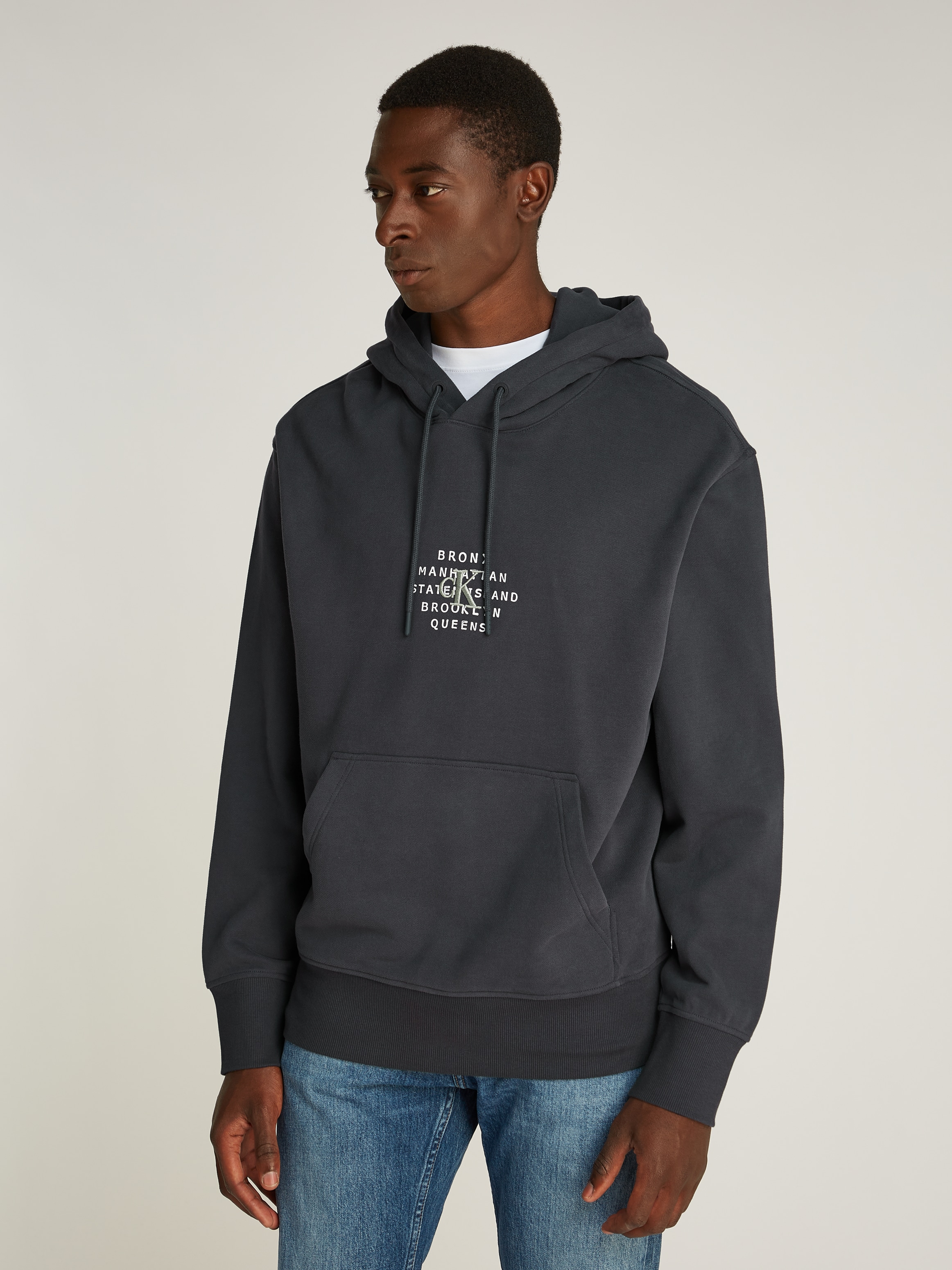 Calvin Klein Jeans Sweatshirt NYC STAMP GRAPHIC HOODIE mit Logostickerei günstig online kaufen