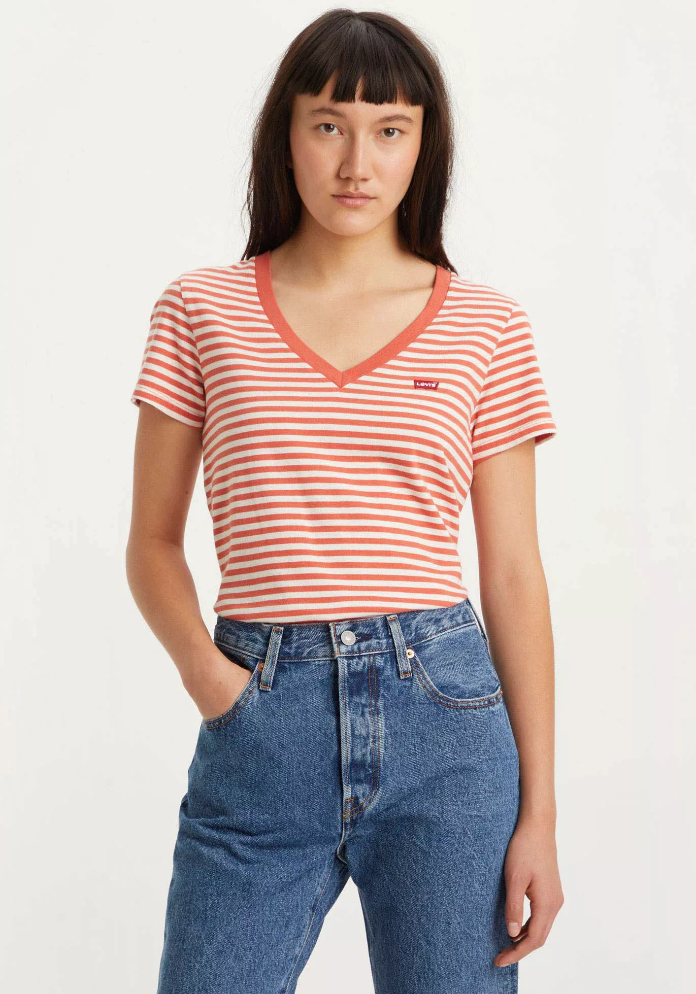 Levi's® V-Shirt PERFECT VNECK mit Mini-Batwing-Logostickerei günstig online kaufen