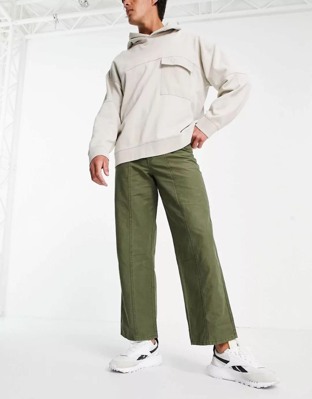 ASOS DESIGN – Hose mit weitem Schnitt in intensiver Khaki-Waschung-Grün günstig online kaufen