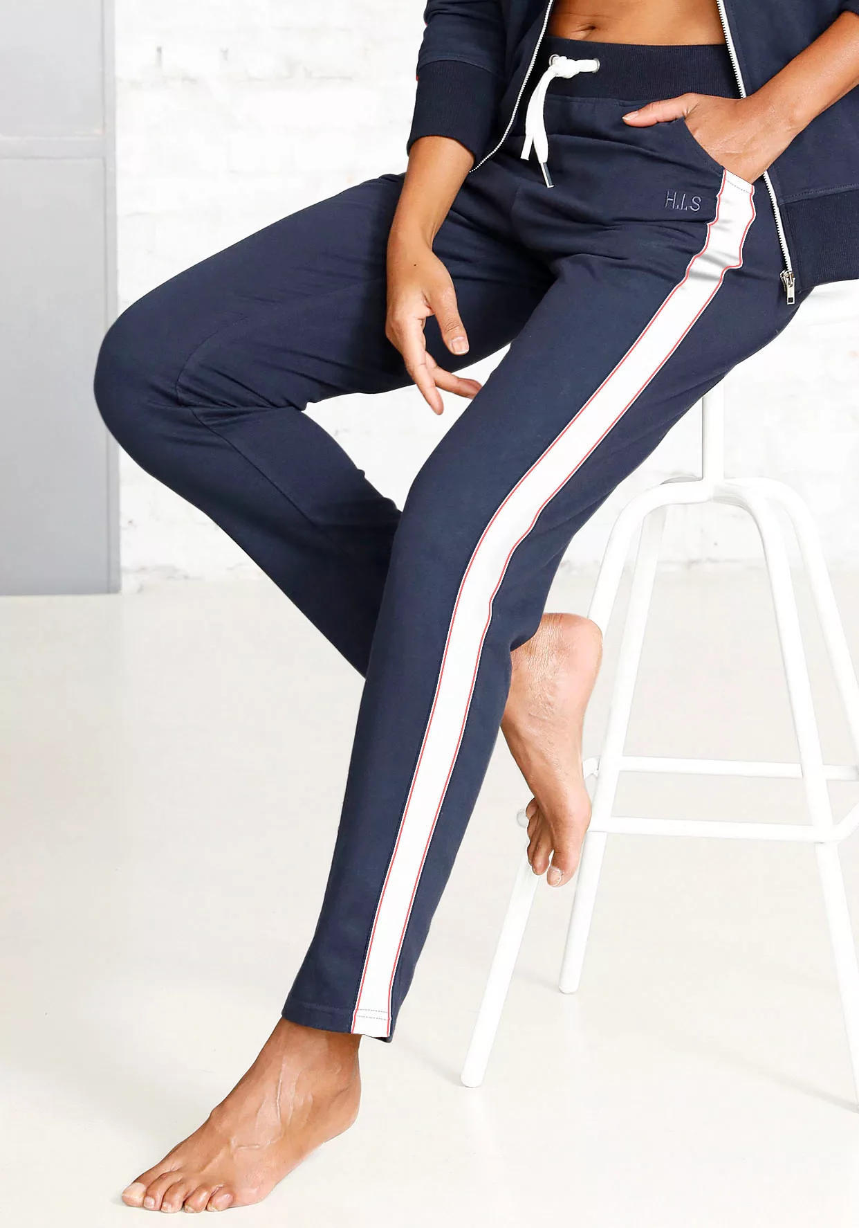 H.I.S Relaxhose mit seitlichen Tapestreifen, Loungewear, Loungeanzug günstig online kaufen