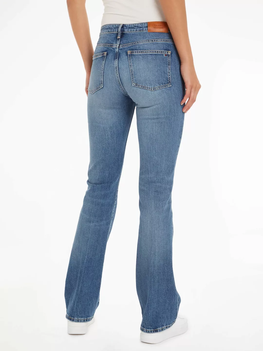 Tommy Hilfiger Bootcut-Jeans BOOTCUT RW BEA mit Leder-Badge günstig online kaufen